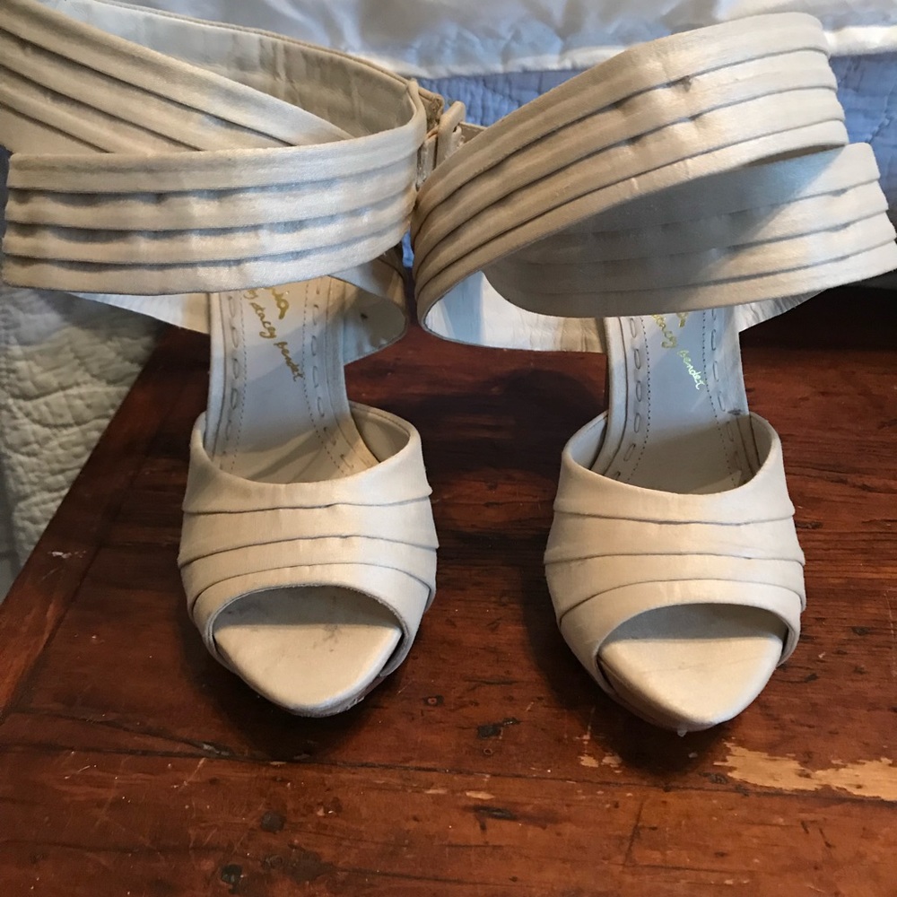 Heels - Picture 2 of 3